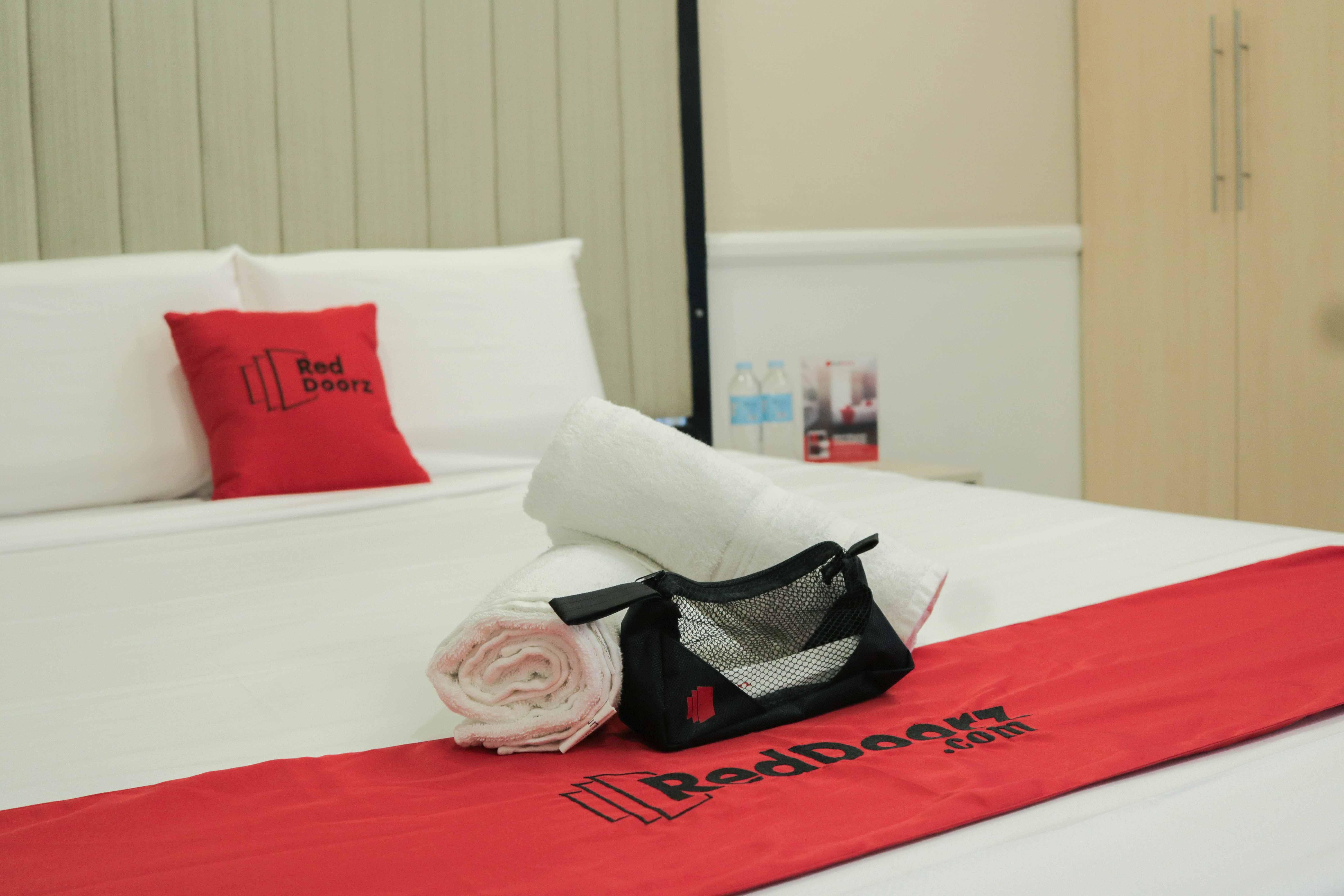 เรดดอร์ซ พรีเมียม แอท ไวร์เลส มันดาเว เซบู Hotel มันดาเวซิตี้ ภายนอก รูปภาพ