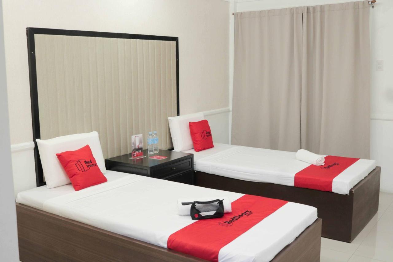 เรดดอร์ซ พรีเมียม แอท ไวร์เลส มันดาเว เซบู Hotel มันดาเวซิตี้ ภายนอก รูปภาพ